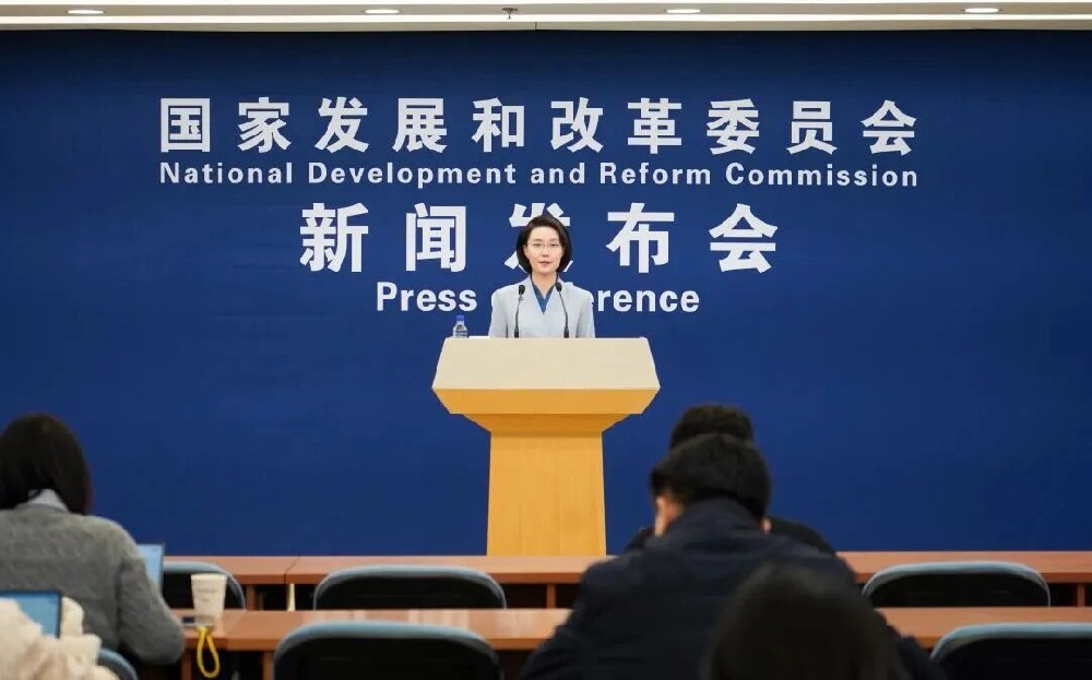 国家发改委：新型储能累计投运1亿千瓦！推动算力西移、提升可再生能源利用水平